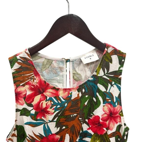 EVERLY Women's Red Green Floral Keyhole Back Ruffle Tank Top Size S - Picture 4 of 9